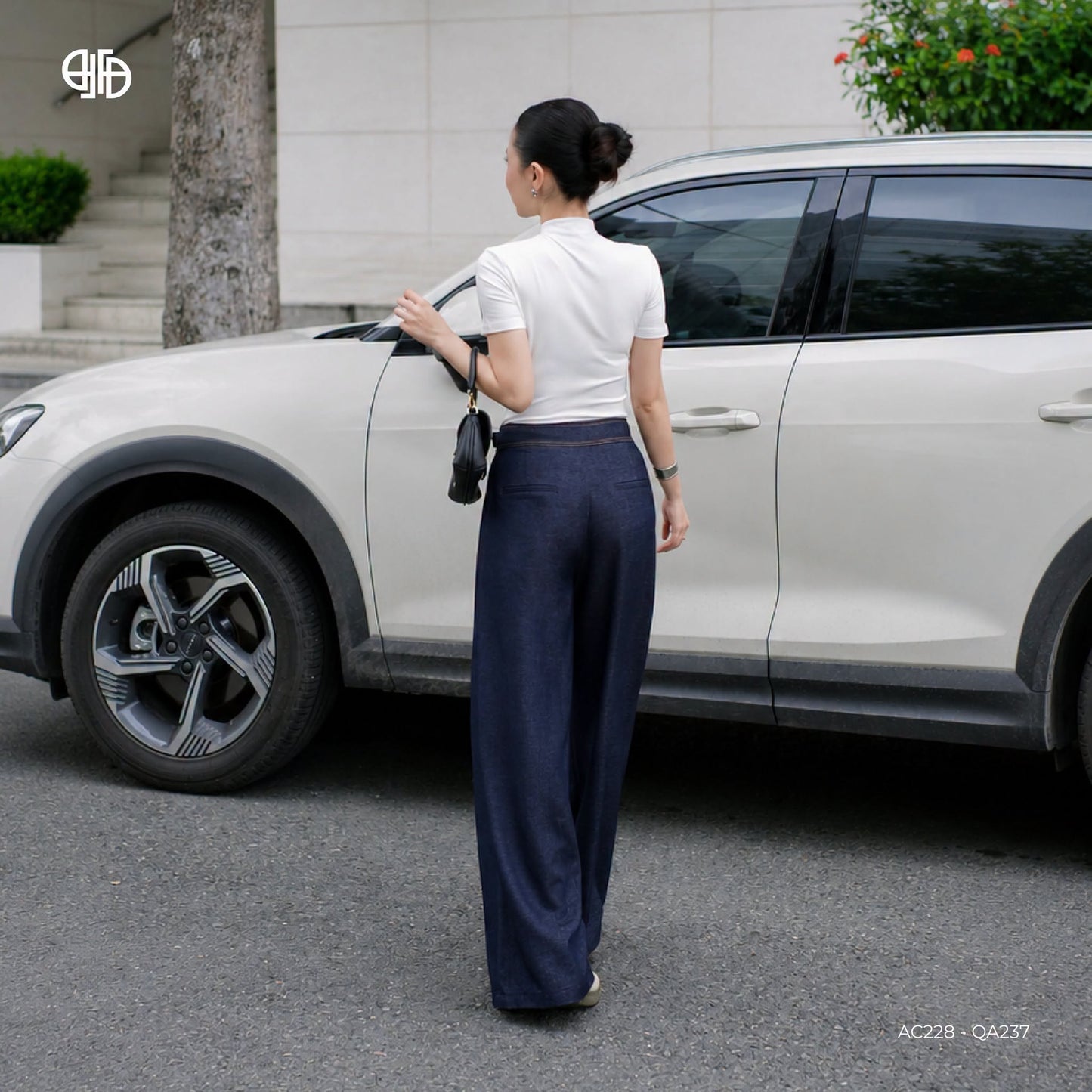 Áo Croptop Phối Gân kết hợp cùng Quần Bò Cạp 3 Cúc ( AC228-QA237)