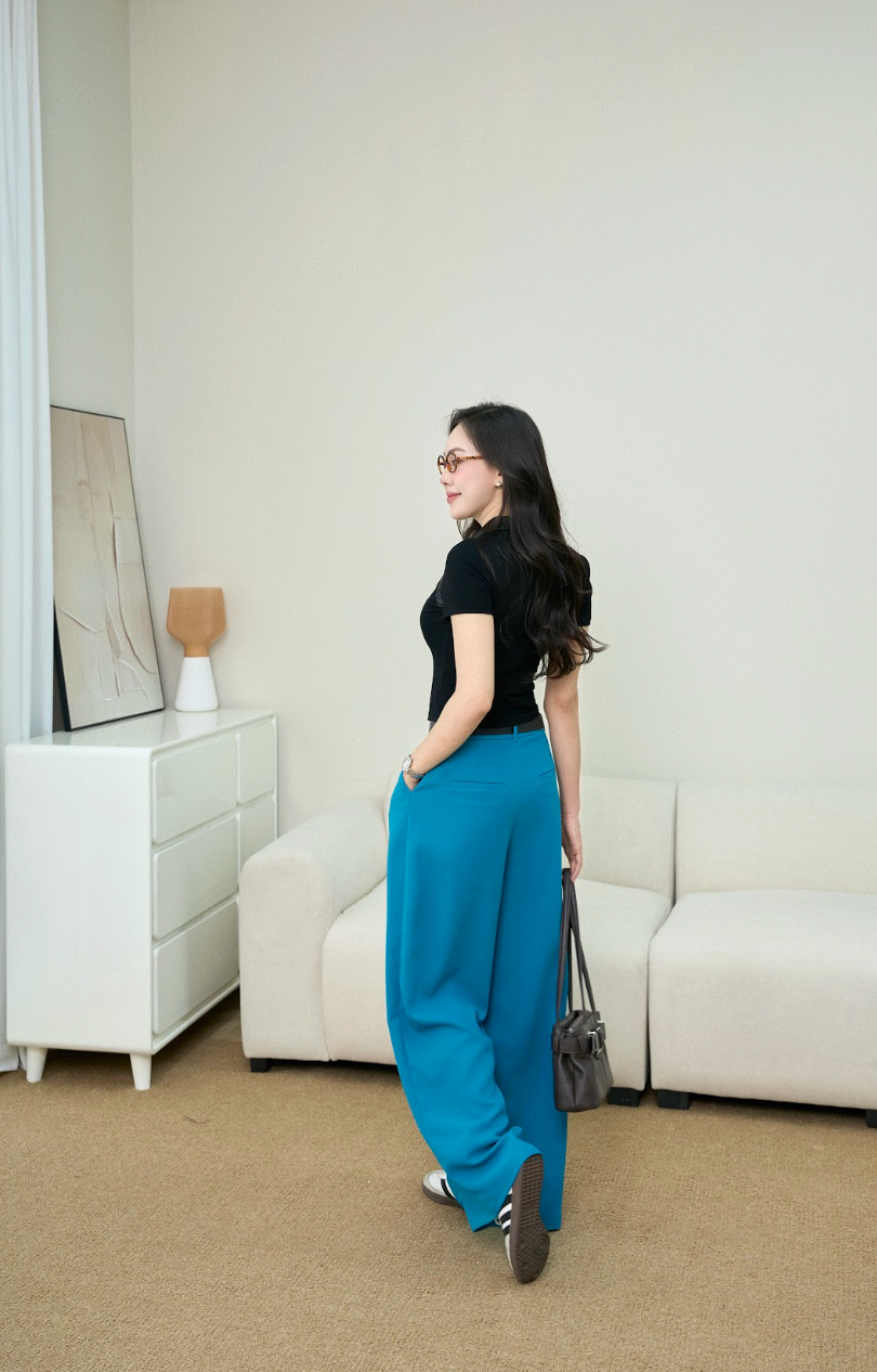 Polo T-Shirt with Soft Leather Detail and Zipper, Paired with Wide-Leg Pants for a Flattering Silhouette AC336-QA240