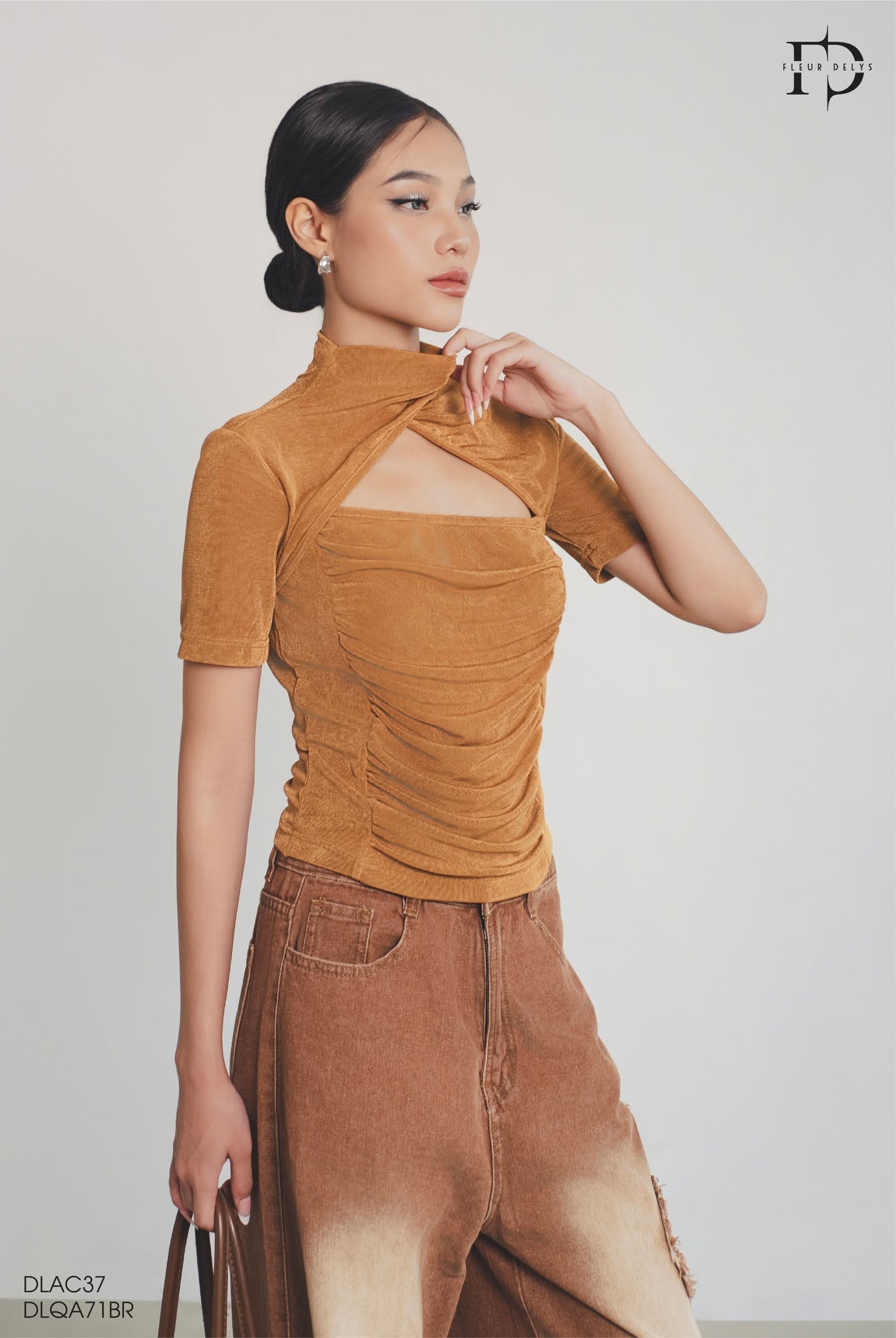Áo Thun Xoắn Cổ - Vàng (AC37)