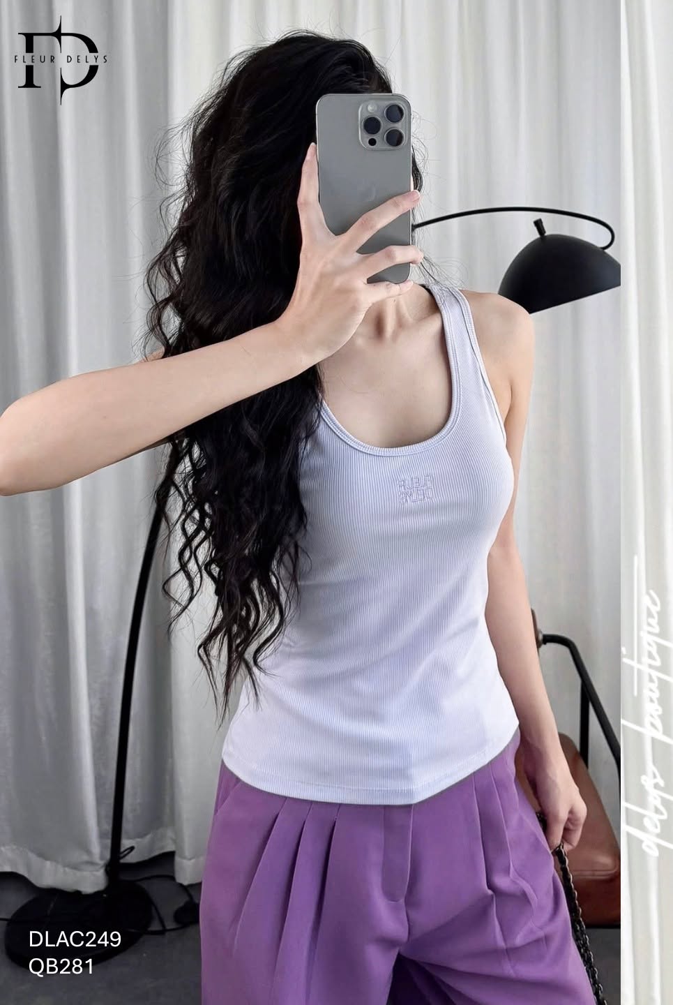 Áo Thun Cổ Sâu Thêu Ngực ( AC249)