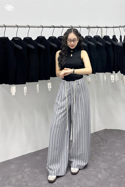 Áo Len Sát Nách Phối 3 Bông Hoa -Đen (AL181)