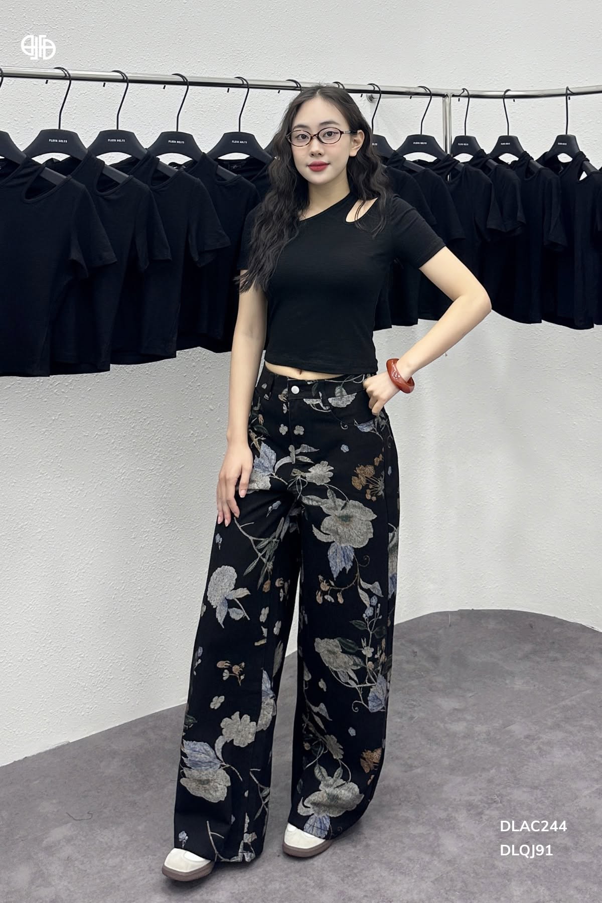 Quần Jean Họa Tiết Hoa - DLQJ91