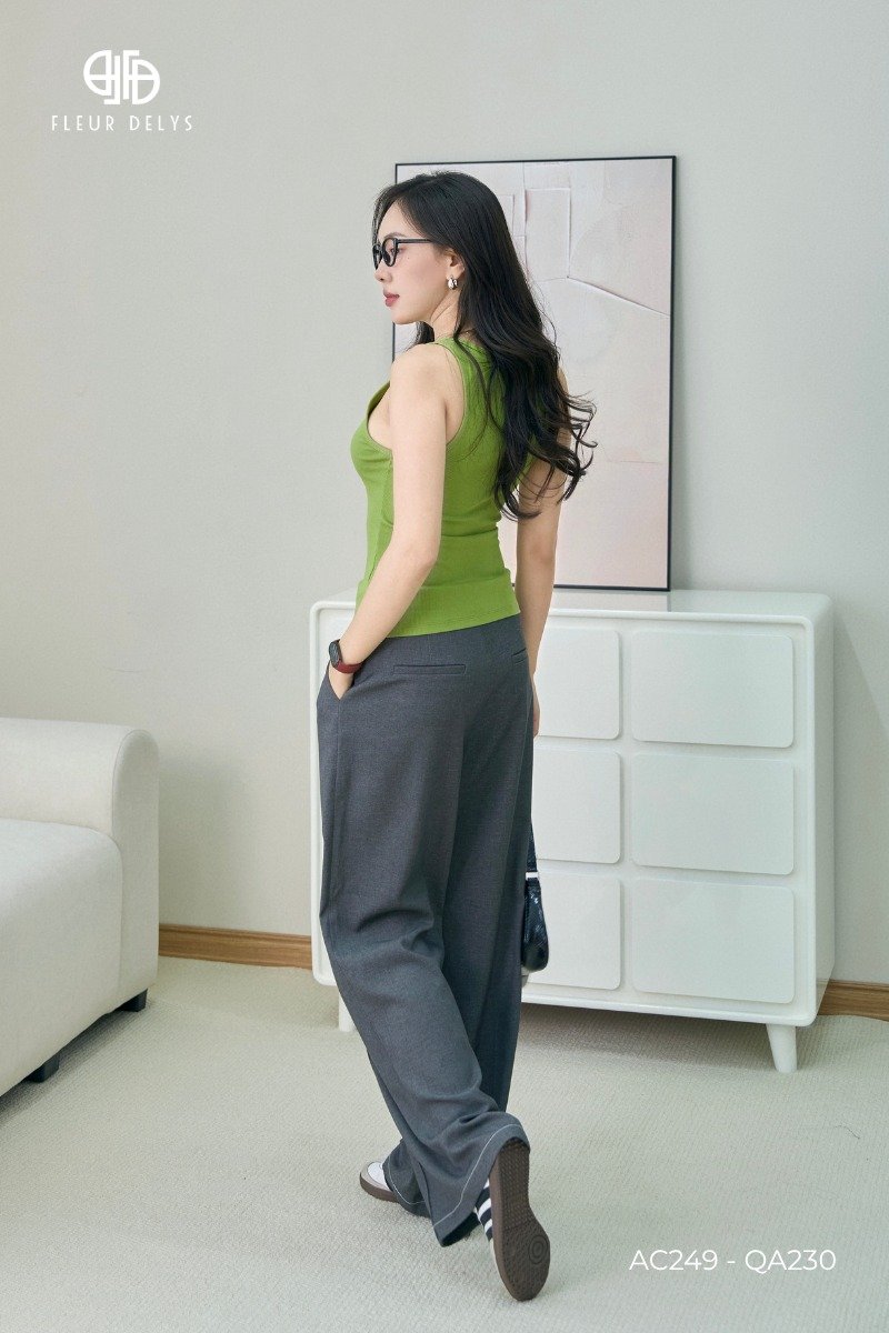 ÁO THUN CỔ SÂU THÊU NGỰC+ QUẦN BÒ RAYON ( AC249+QA230)