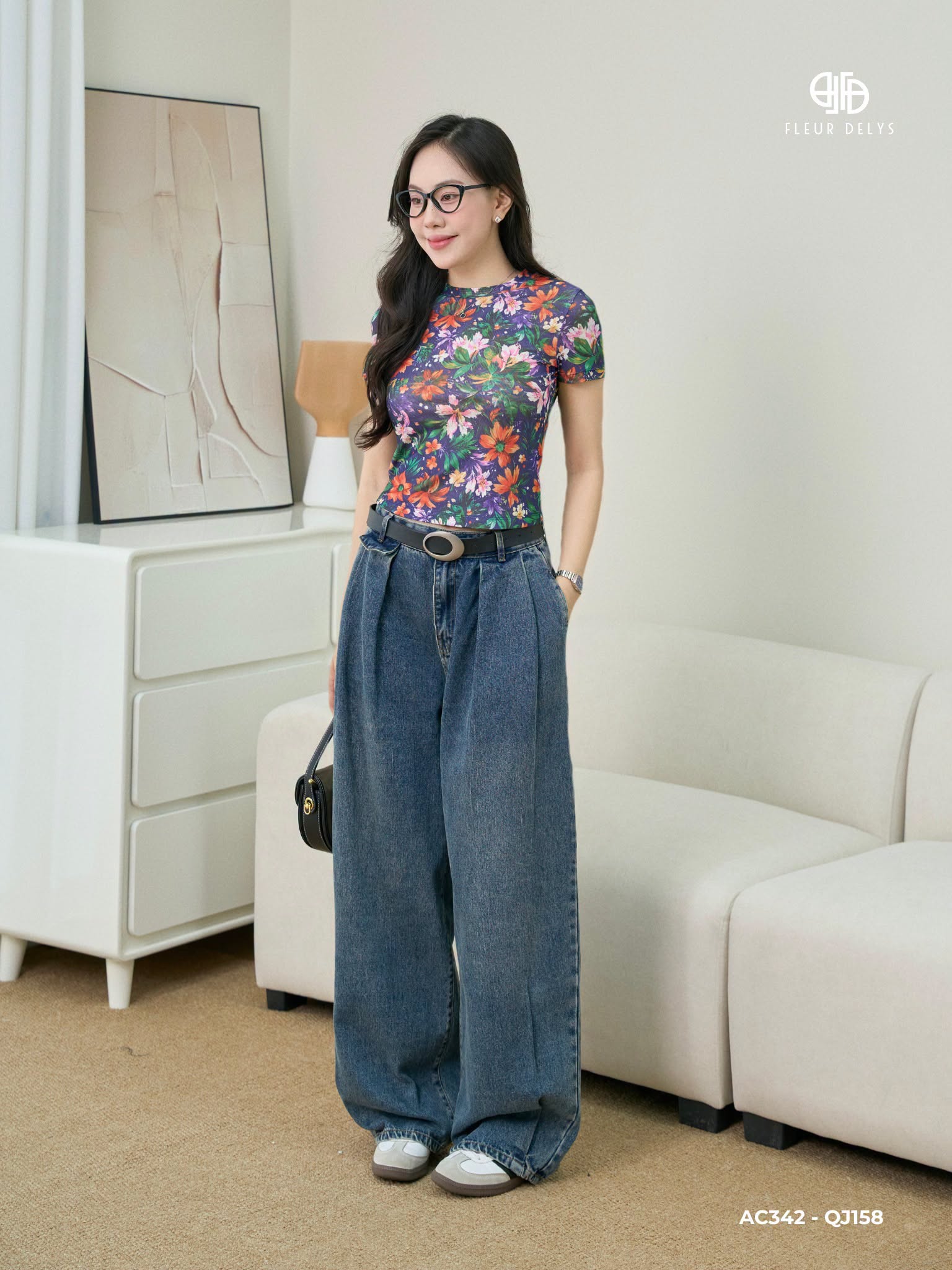 Áo Thun Hoa Nhiệt Đới + Quần Jean Xếp Ly Gấu