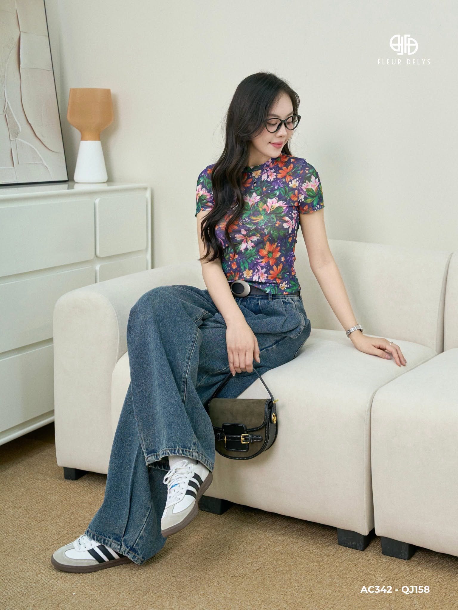 Áo Thun Hoa Nhiệt Đới + Quần Jean Xếp Ly Gấu