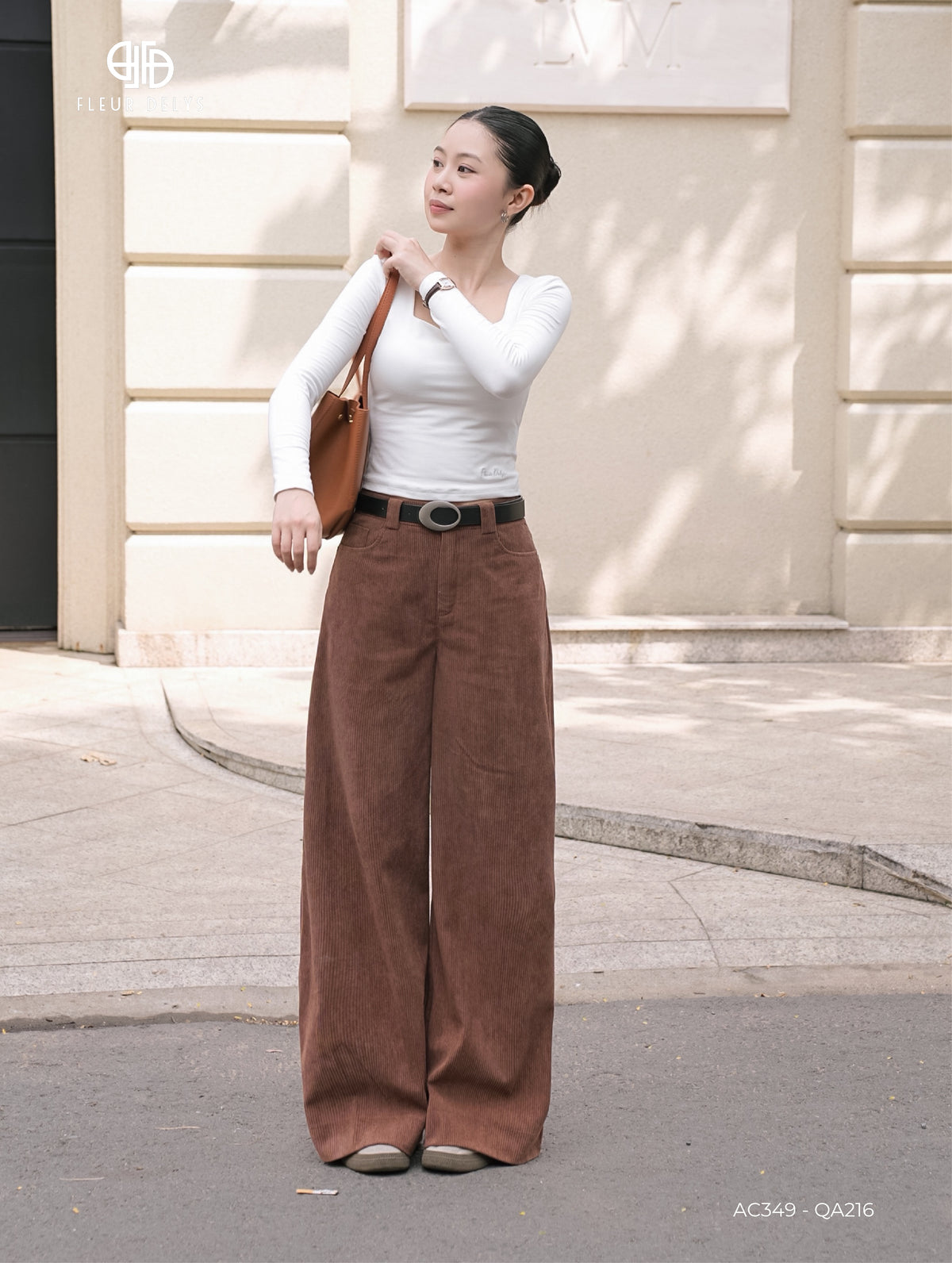 Áo Cổ Vuông Dài Tay Trắng Thêu Gấu (AC349+QJ161)