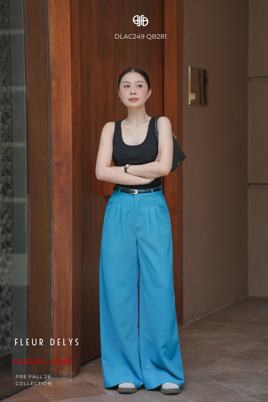 Áo Thun Cổ Sâu Thêu Ngực